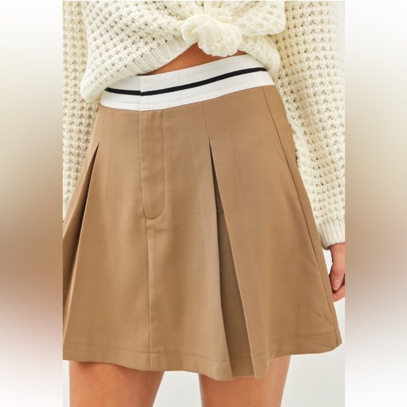 Soft Twill Pleated Skirt | Cappuccino - Picture 1 of 5